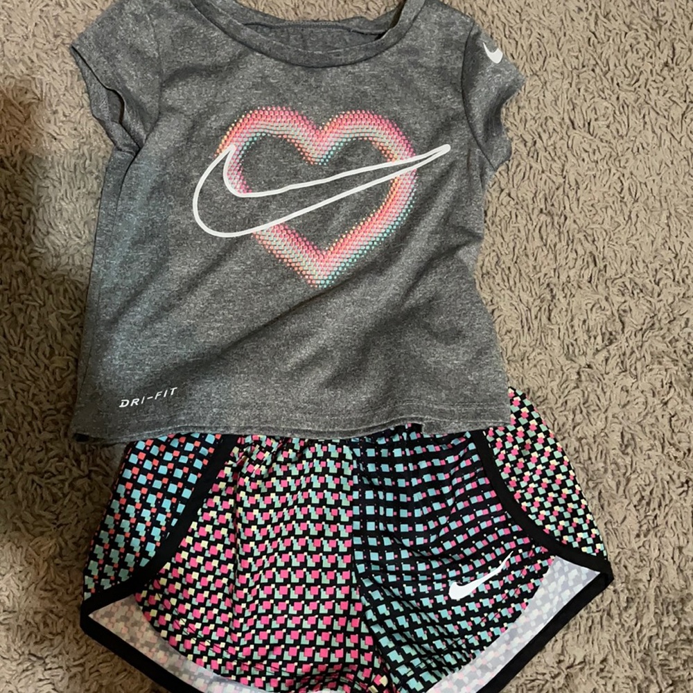 Toddler girls Nike set